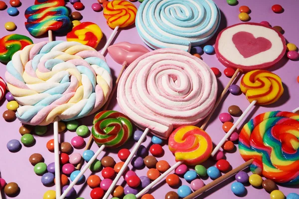 Lízátko bonbóny želé a cukrem. barevné spektrum různých — Stock fotografie