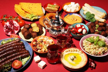 Orta Doğu ya da Arap yemekleri ve çeşitli meze, beton pas