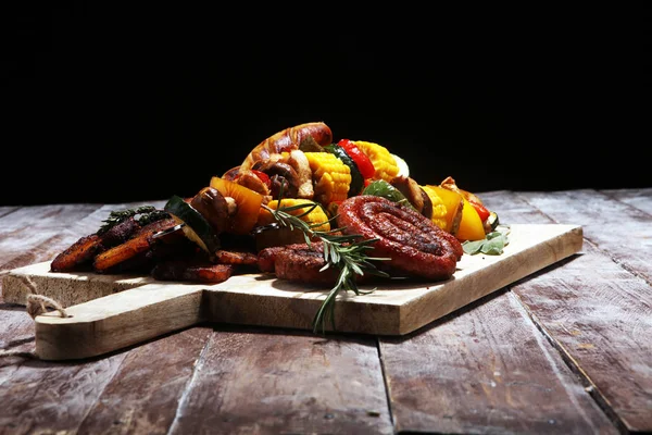 おいしい焼き肉と rus の野菜のピンチョス — ストック写真