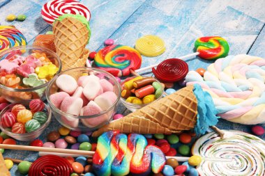 jöle ve şeker ile şekerler. renkli farklı childs dizi