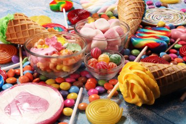 jöle ve şeker ile şekerler. renkli farklı childs dizi