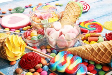 jöle ve şeker ile şekerler. renkli farklı childs dizi