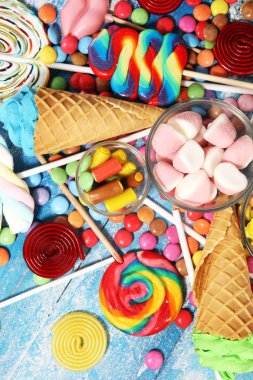 jöle ve şeker ile şekerler. renkli farklı childs dizi