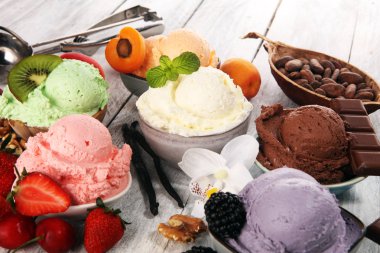 çilek ile farklı renk ve tatlar dondurma kepçe, 