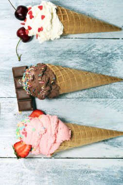 çilek ile farklı renk ve tatlar dondurma kepçe, 