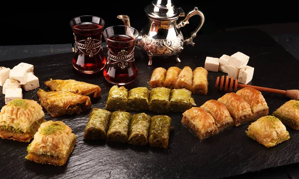 Ближневосточные или арабские блюда. Турецкий десерт Баклава с пи — стоковое фото