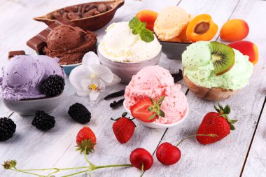 çilek ile farklı renk ve tatlar dondurma kepçe, 