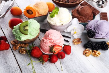 çilek ile farklı renk ve tatlar dondurma kepçe, 