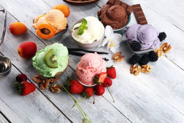 çilek ile farklı renk ve tatlar dondurma kepçe, 