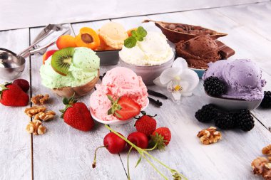 çilek ile farklı renk ve tatlar dondurma kepçe, 