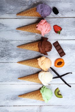 çilek ile farklı renk ve tatlar dondurma kepçe, 