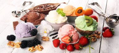 çilek ile farklı renk ve tatlar dondurma kepçe, 