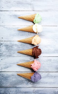 çilek ile farklı renk ve tatlar dondurma kepçe, 