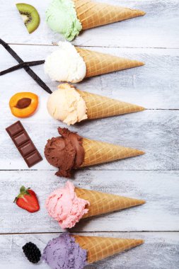 çilek ile farklı renk ve tatlar dondurma kepçe, 