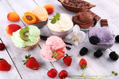 çilek ile farklı renk ve tatlar dondurma kepçe, 