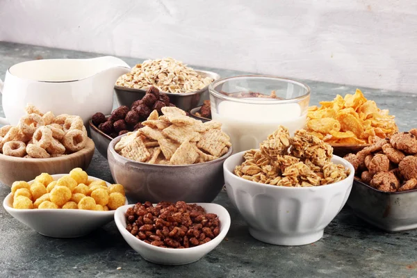 Cereal. Bowls of various cereals and milk for breakfast. Muesli — Stock Photo, Image