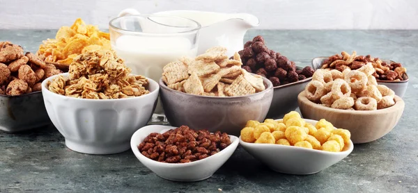 Cereal. Bowls of various cereals and milk for breakfast. Muesli — Stock Photo, Image