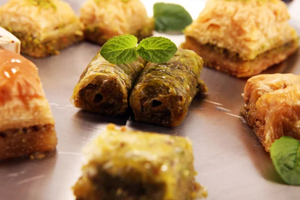 Ближневосточные или арабские блюда. Турецкий десерт Баклава с пи — стоковое фото