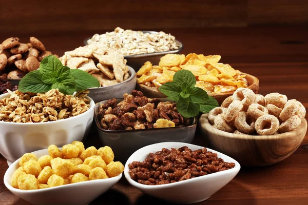 Cereal. Bowls of various cereals for breakfast. Muesli with kids — Stock Photo, Image