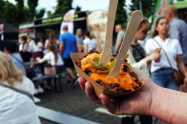 Poutine Patates Kızartması ve Chili con Carne, Sokak Gıda, yemek ile