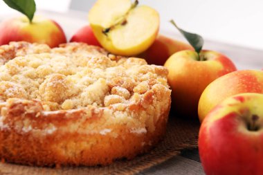 Elma pasta veya ahşap elma ile ev yapımı kek. Deliköz tatlı