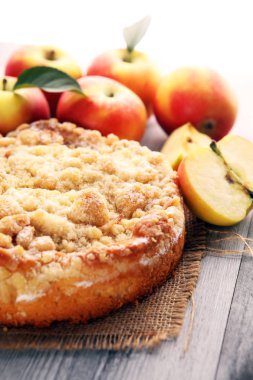 Elma pasta veya ahşap elma ile ev yapımı kek. Deliköz tatlı