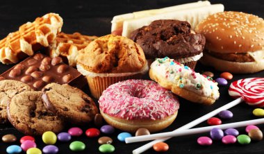 Sağlıksız ürünler. yemek vücut, deri, kalp ve dişler için kötüdür..