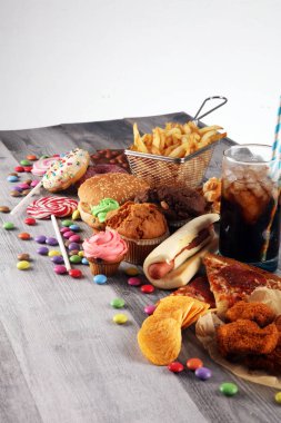 Sağlıksız ürünler. yemek vücut, deri, kalp ve dişler için kötüdür..