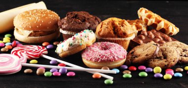 Sağlıksız ürünler. yemek vücut, deri, kalp ve dişler için kötüdür..