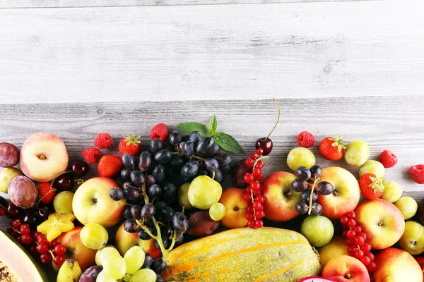 Tropical fruits background, many colorful ripe fruits with straw — Stock Photo, Image