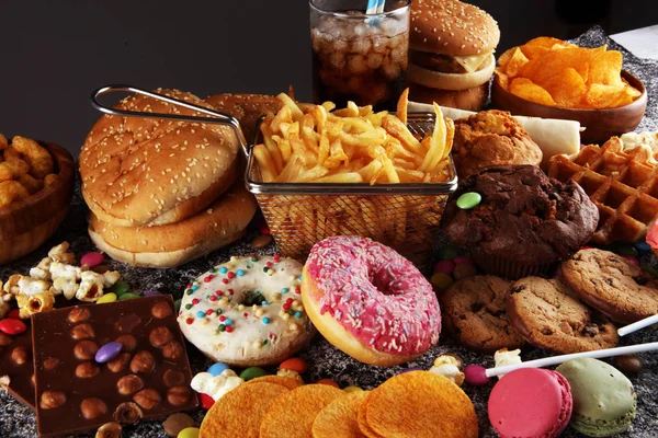 Productos poco saludables. comida mala para la figura, piel, corazón y dientes. — Foto de Stock
