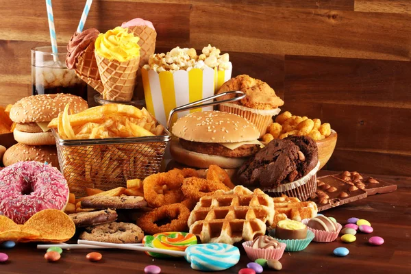 Sağlıksız ürünler. yemek vücut, deri, kalp ve dişler için kötüdür..