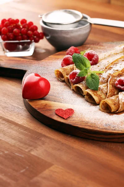 Delicious Tasty Homemade crepes or pancakes with raspberries and — Stock Photo, Image