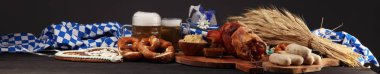 Geleneksel Alman yemekleri, jambon Schweinshaxe kavrulmuş. Bira,
