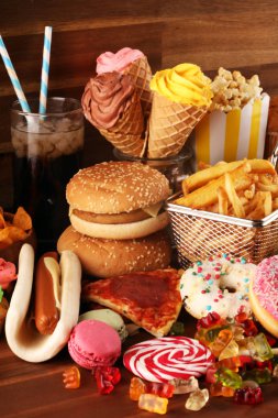 Sağlıksız ürünler. yemek vücut, deri, kalp ve dişler için kötüdür..