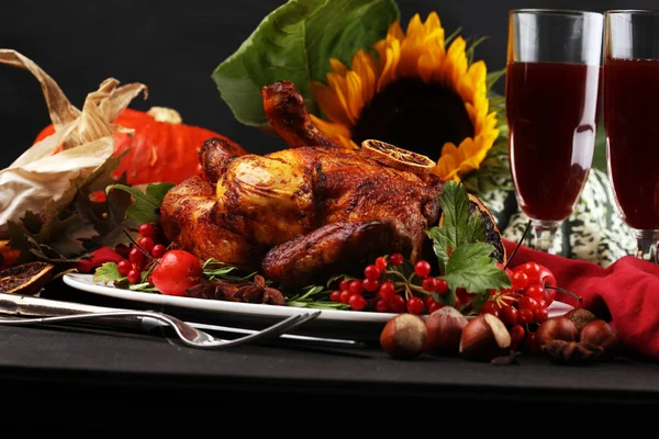 Baked turkey or chicken. The thanksgiving table is served with a — Stock Photo, Image