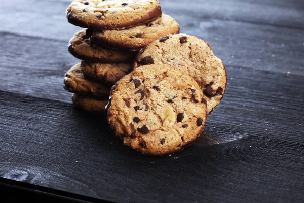 Chocolate cookies on wooden table. Chocolate chip cookies shot o — Stock Photo, Image