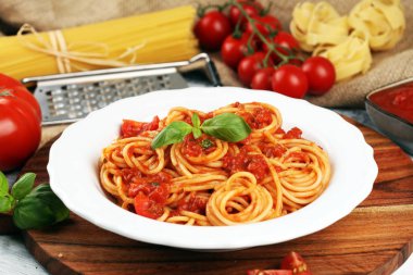 Lezzetli spagetti Bolognaise veya Bolonya lezzetli tabak