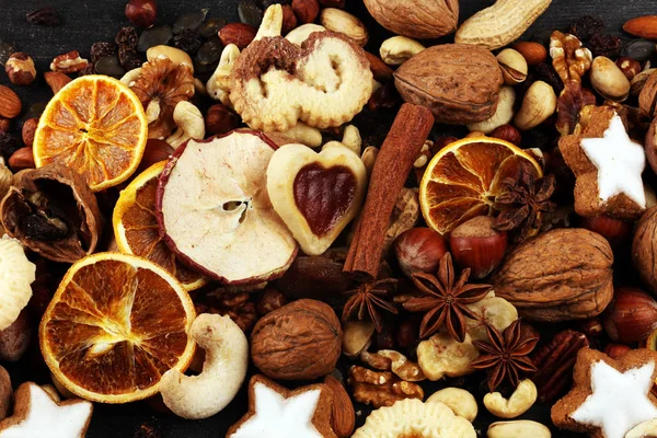 Dekorasyon Noel kurabiyeleri ile. Tipik tarçınlı yıldız f ile