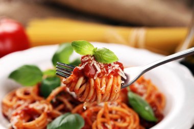 Lezzetli spagetti Bolognaise veya Bolonya lezzetli tabak