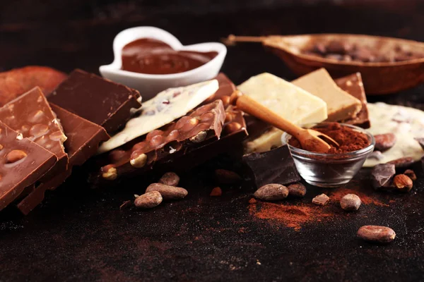 Cioccolato fondente, cioccolato fuso e cioccolato vortice con sta — Foto Stock