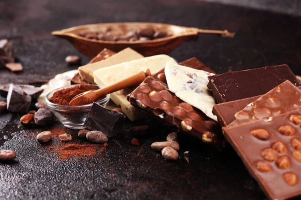 Chocolate derretido, chocolate derretido e redemoinho de chocolate com sta — Fotografia de Stock