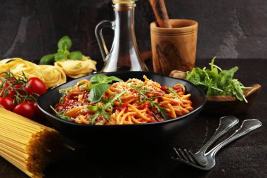 Lezzetli spagetti Bolognaise veya Bolonya lezzetli tabak