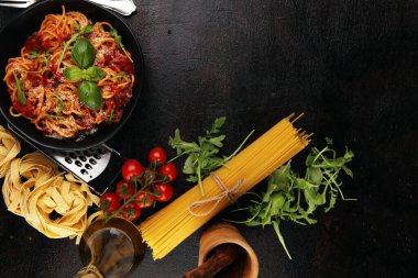 Lezzetli spagetti Bolognaise veya Bolonya lezzetli tabak