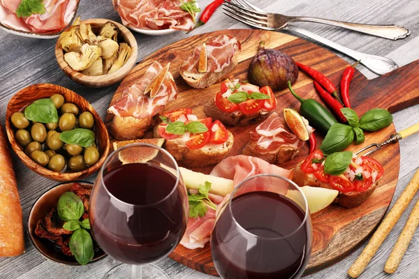 Set di antipasti italiani. Varietà di formaggio, Mediterraneo — Foto Stock