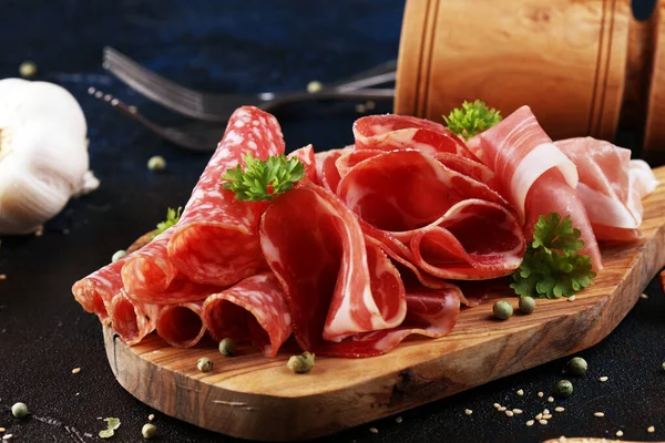 Food tray with delicious salami, coppa, crudo and herbs. Meat pl — Stock Photo, Image