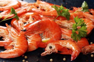 Ham taze karides Langostino Austral. limon ile deniz ürünleri karides bir