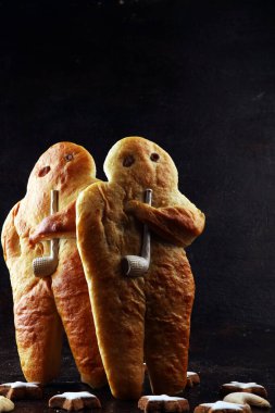 Stutenkerl veya Weckmann. Paslı geleneksel Alman hamur işi pişirildi.