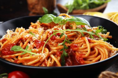 Lezzetli spagetti Bolognaise veya Bolonya lezzetli tabak