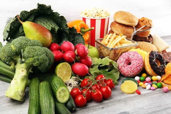 Healthy or unhealthy food. Concept photo of healthy and unhealth — Stock Photo, Image